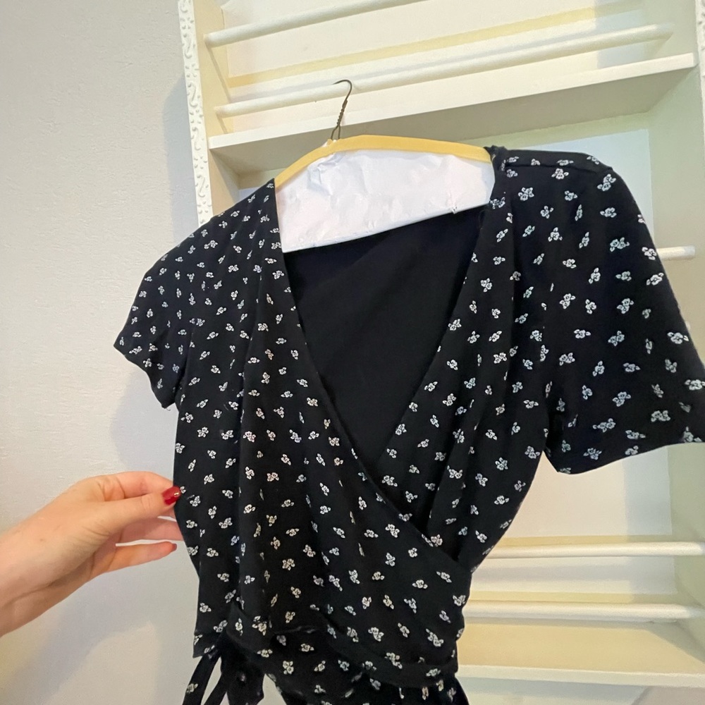 brandy mellville floral print wrap top